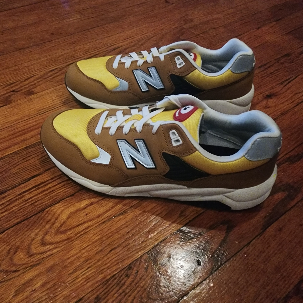 New Balance Men's Brown Sneakers